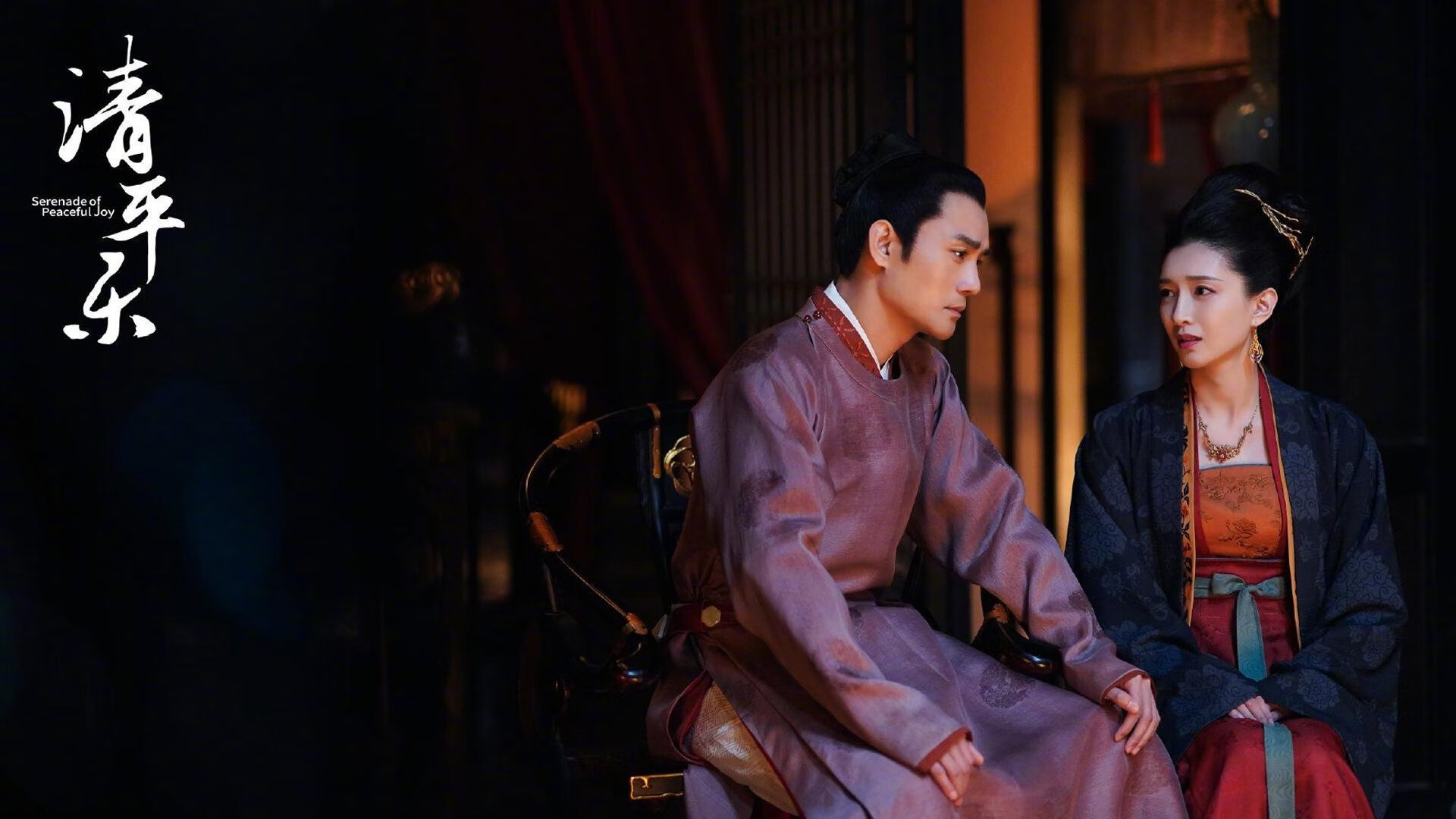 爱游戏体育-德甲极速反击：冲破防线的瞬间令人惊叹，德甲打法