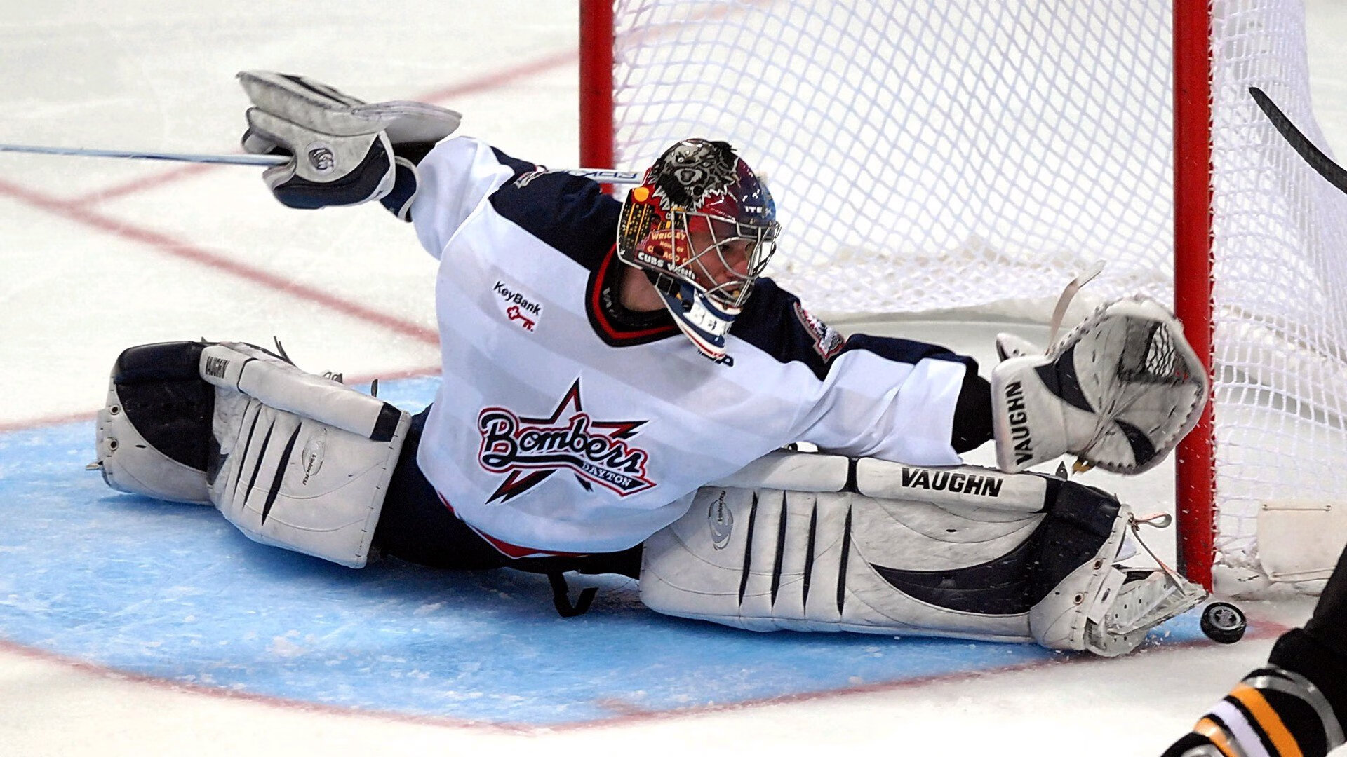 爱游戏体育-足球运动员公益事业频繁，传递体育正能量，业余足球运动员